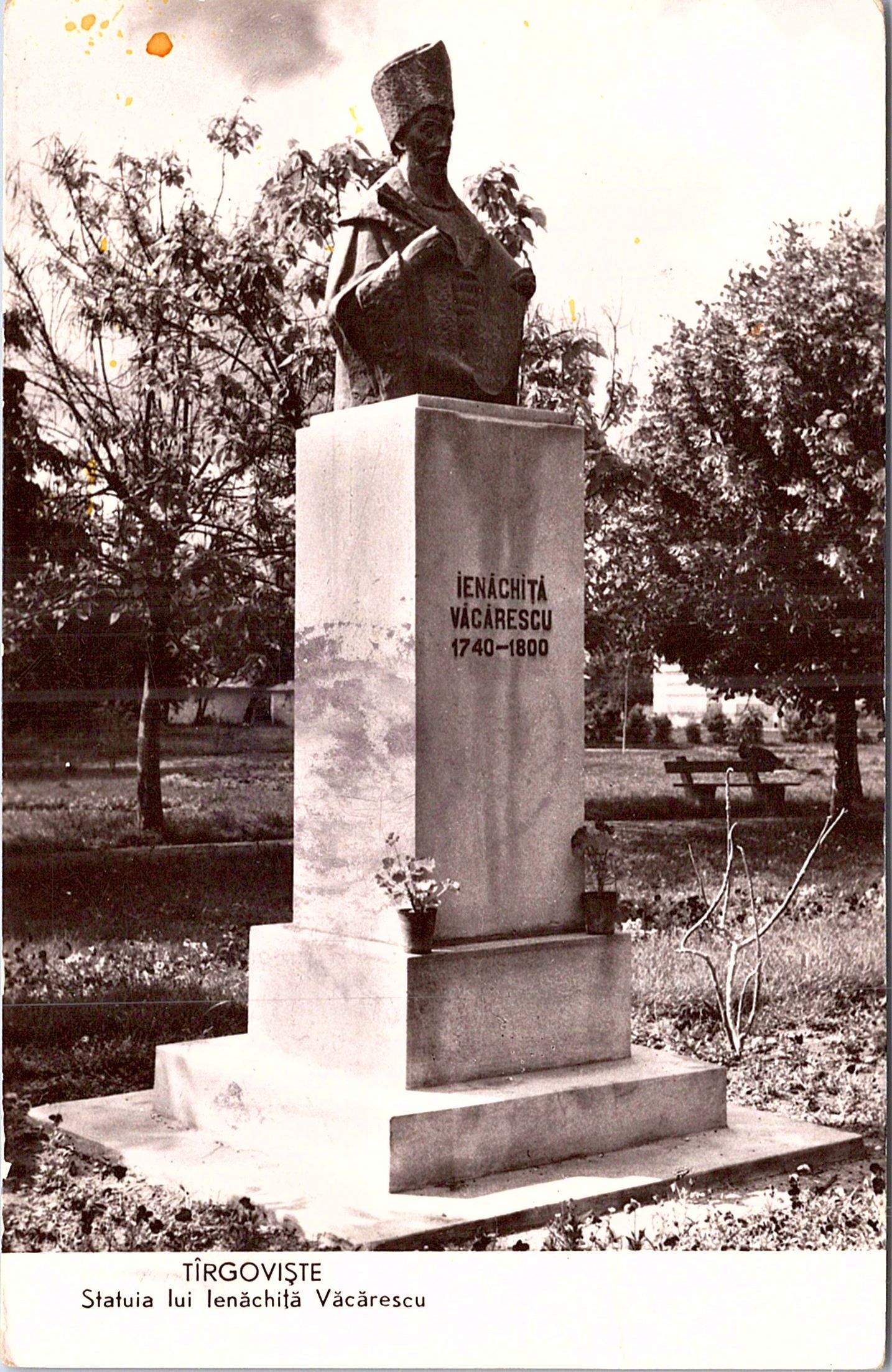 TÎRGOVIȘTE. Statuia lui Ienăchiță Văcărescu
