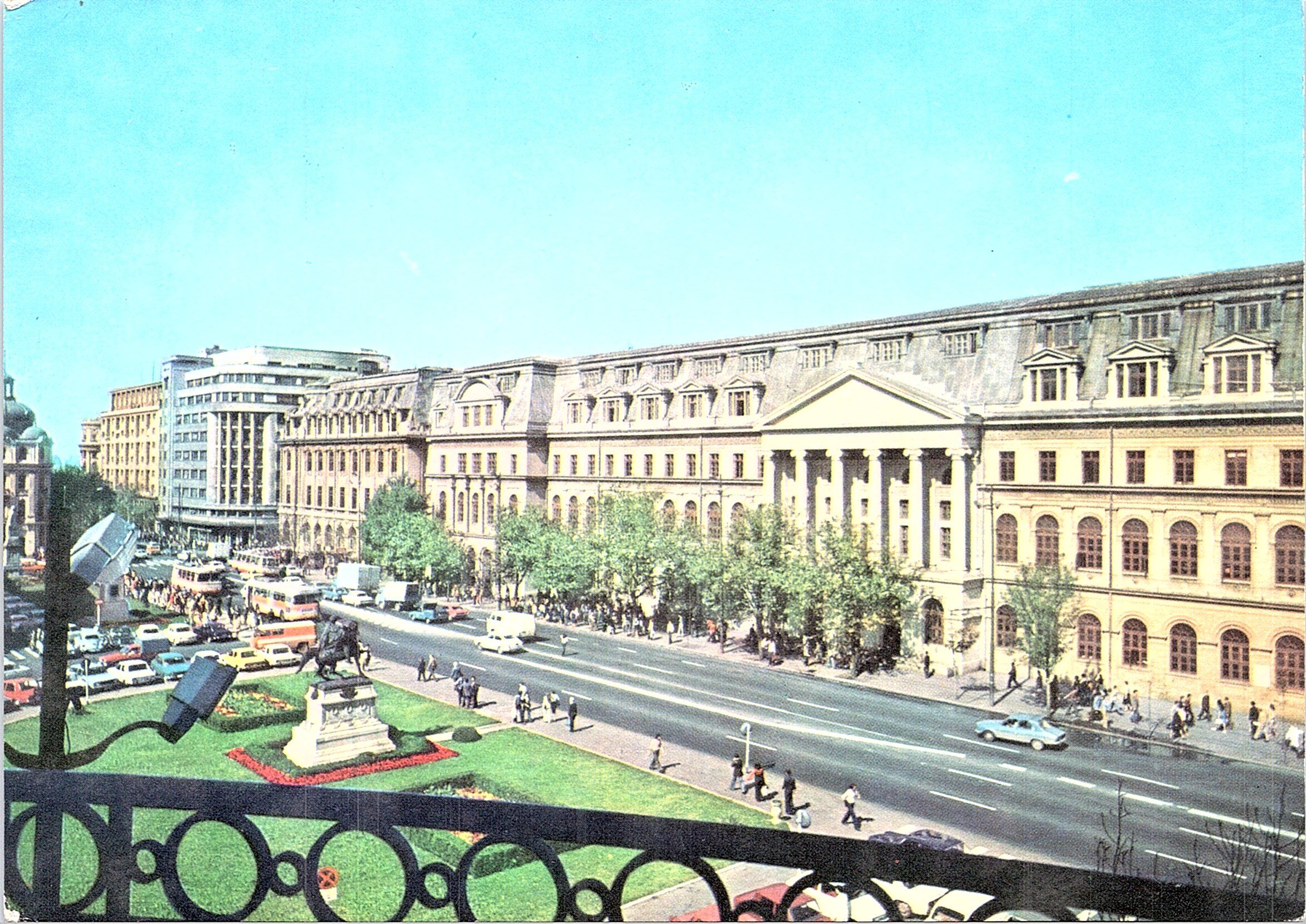 BUCUREȘTI: Piața Universității