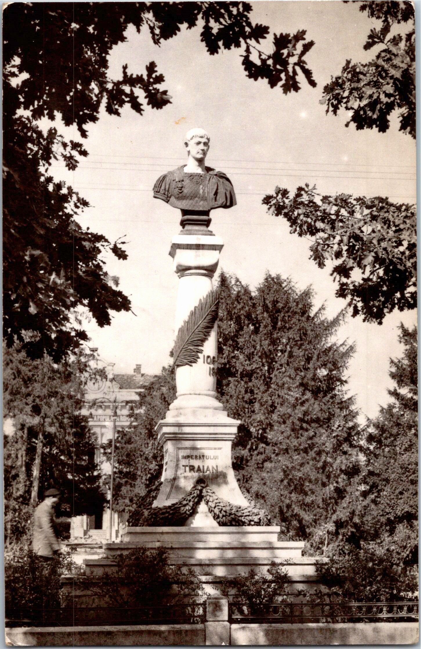 Turnu Severin - Statuia lui Traian