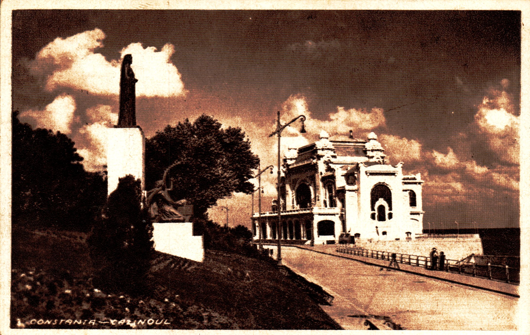 Constanța - Cazinoul și statuia „Carmen Sylva”