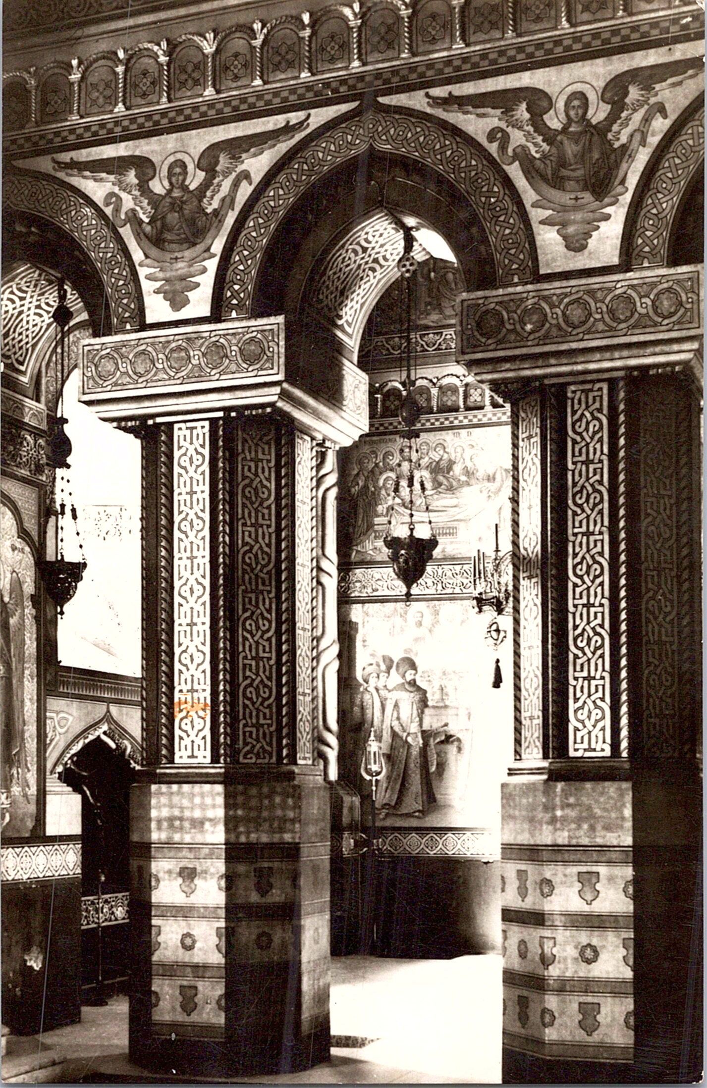 Iași. Biserica Trei Ierarhi (sec. XVII). Coloanele pronaosului