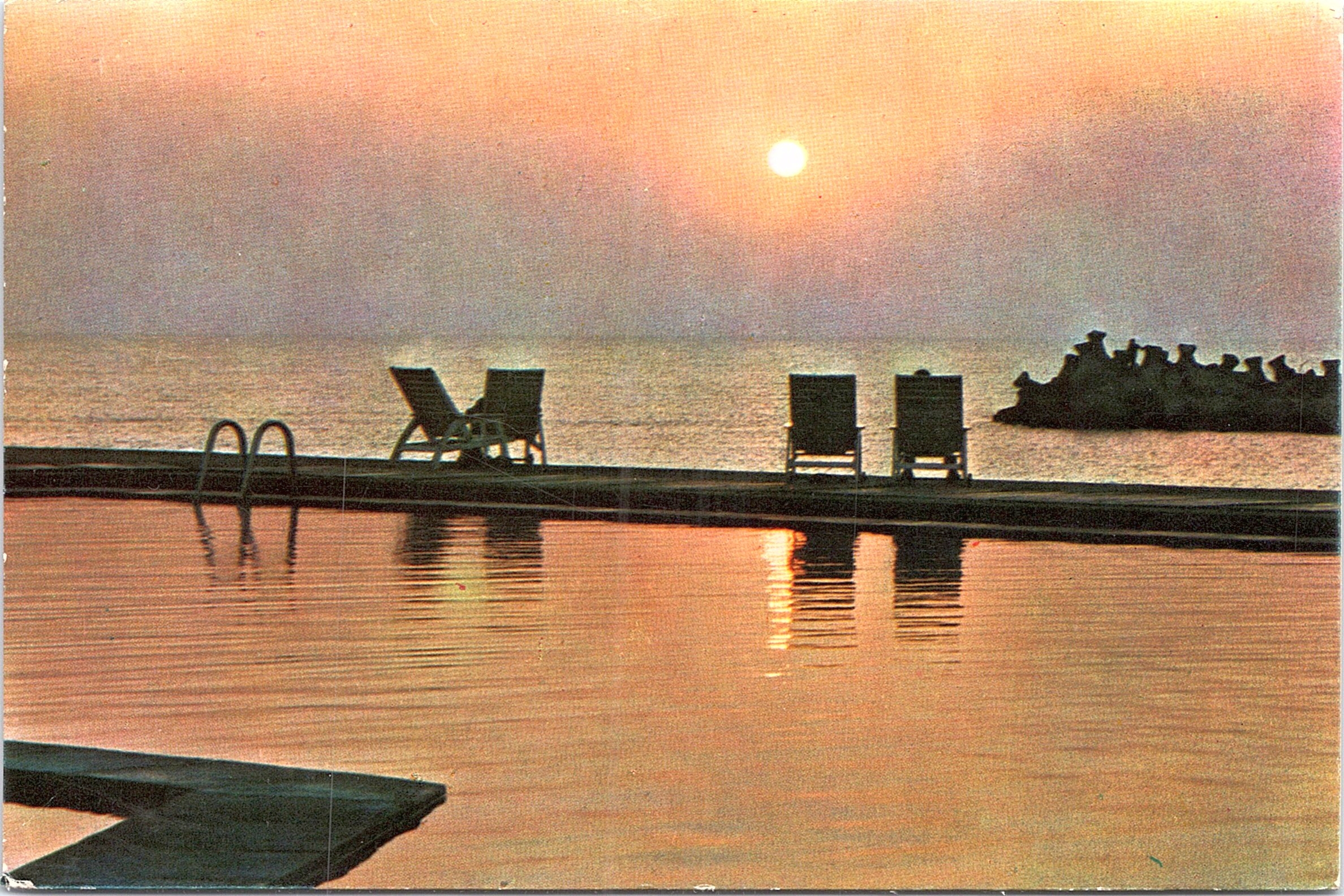 Neptun. Răsărit de soare la mare