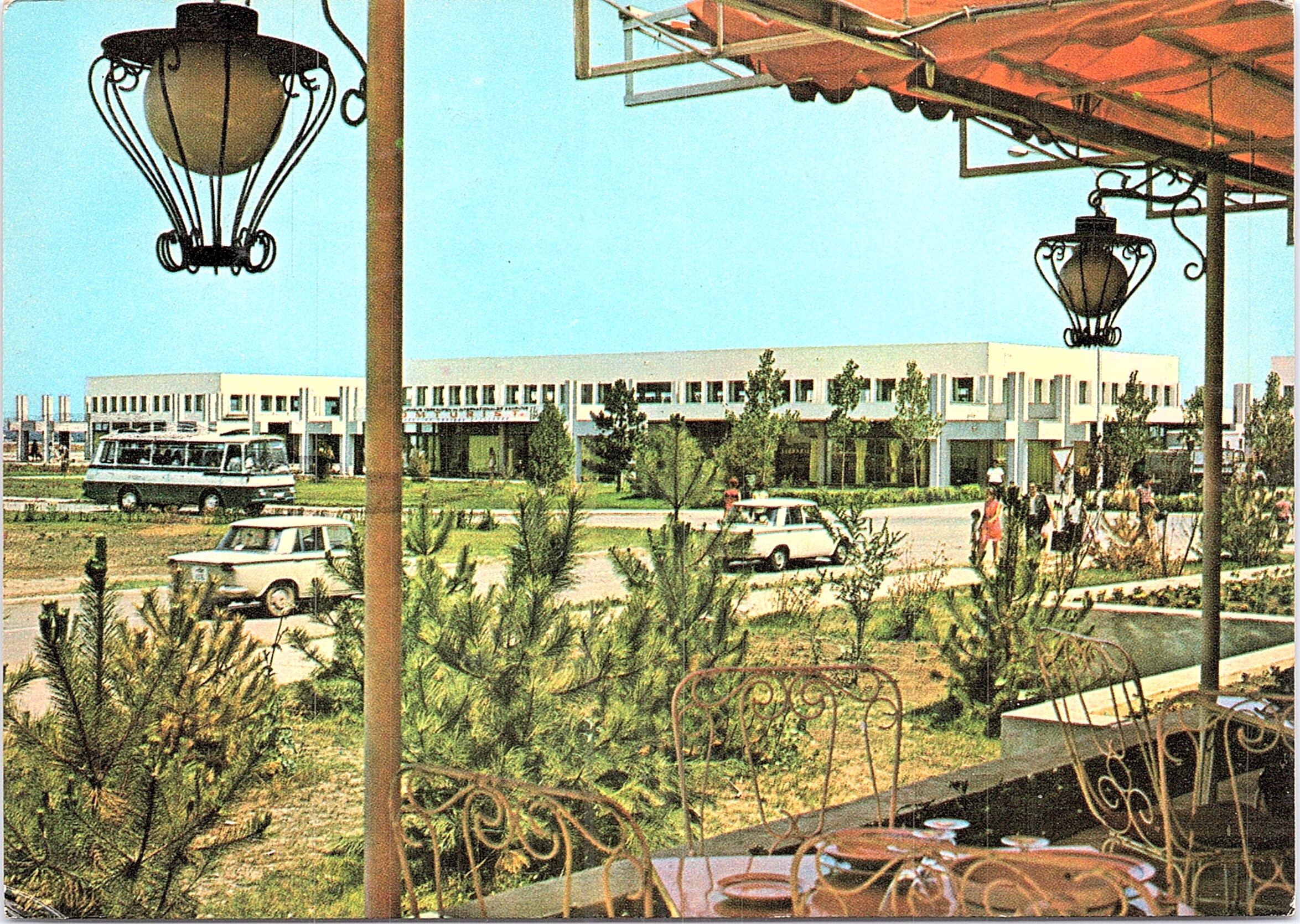 Stațiunea Saturn - Complexul comercial